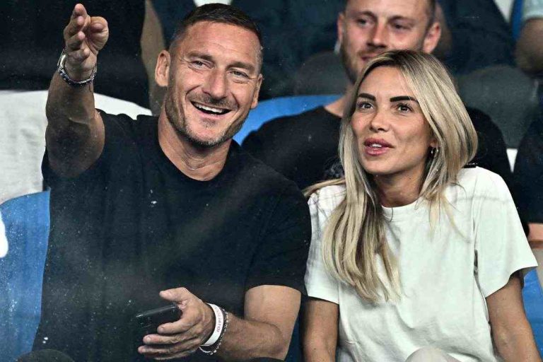 Noemi Bocchi Bellissima In Dolce Attesa Mentre Mostra Il Pancino La Compagna Di Totti Commuove