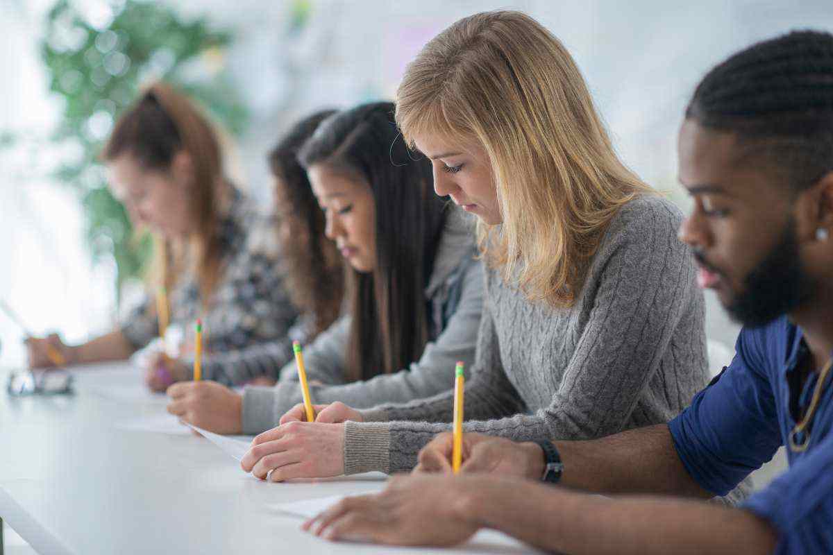 Concorso docenti nella scuola dell'infanzia, primaria e secondaria: la  domanda scade il 9 gennaio 2024 - SulmonaOggi