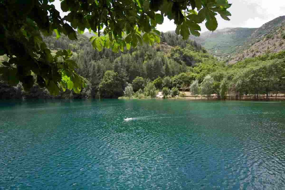 Lago di Scanno, le meraviglie di una meta romantica 